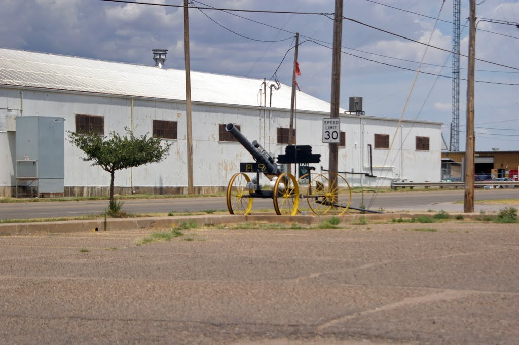 2011, Dodge City, KS, USA - E Trail St.  and Water St.