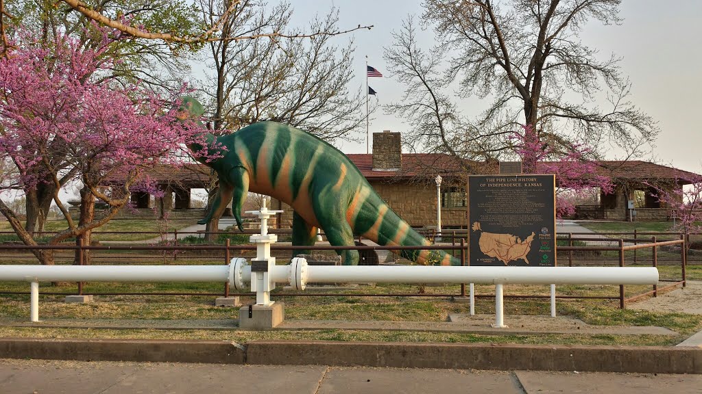 Sinclair-Arco Pipeline Memorial with Dinosaur from the New York Worlds Fair