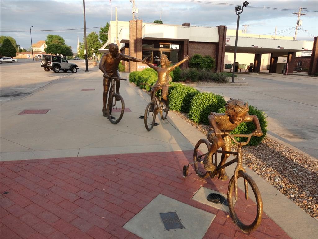 Family Outing, bronze by Gary Lee Price, Independence, KS