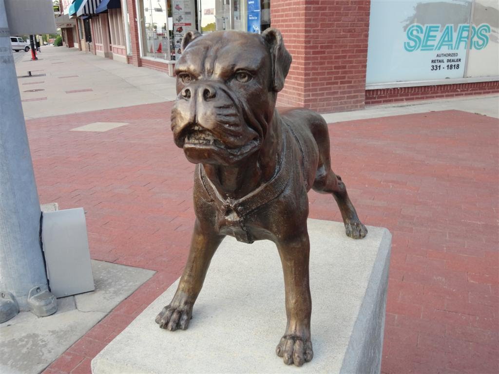 bronze bulldog,  Independence, KS