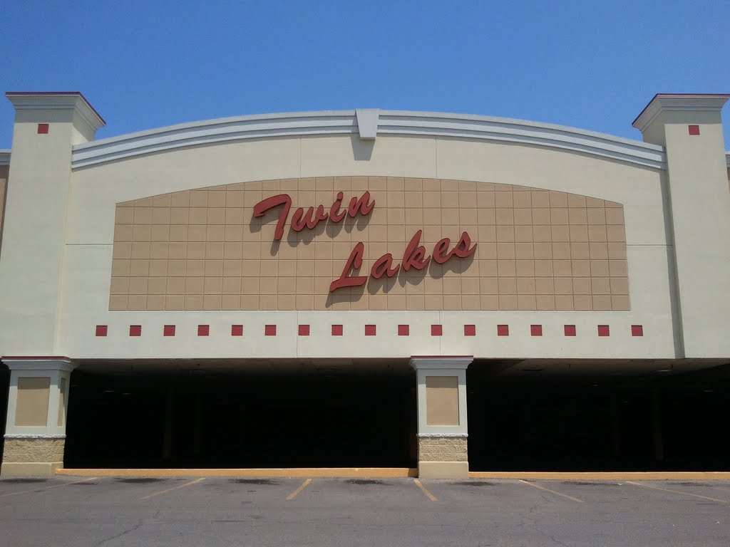 Twin Lakes Mall