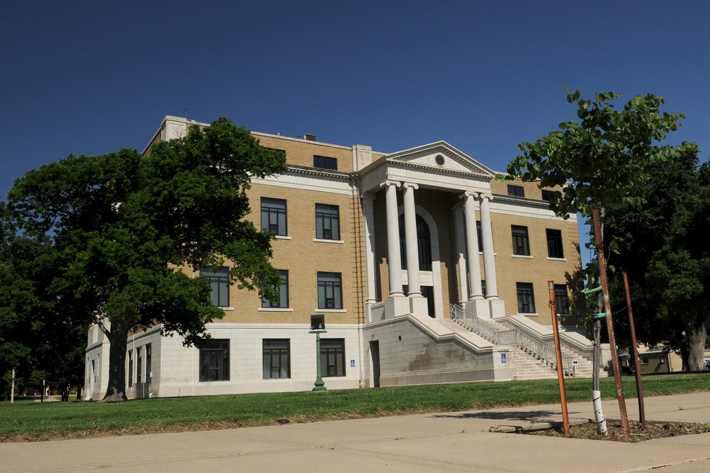 Pawnee Co. Courthouse (1918) Larned, KS 5-2009