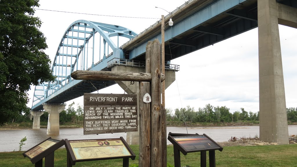 Centennial Bridge across the Missouri River, Leavenworth, KS