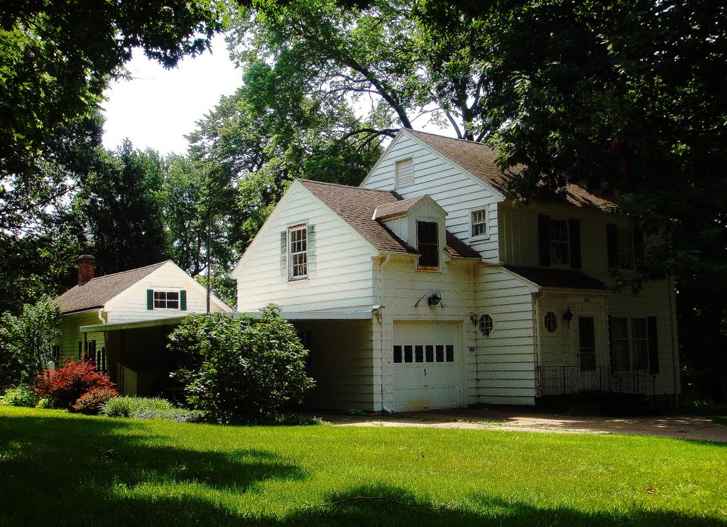 Quaker Indian Mission Shed-1840 (to left of Griffith House-1944)