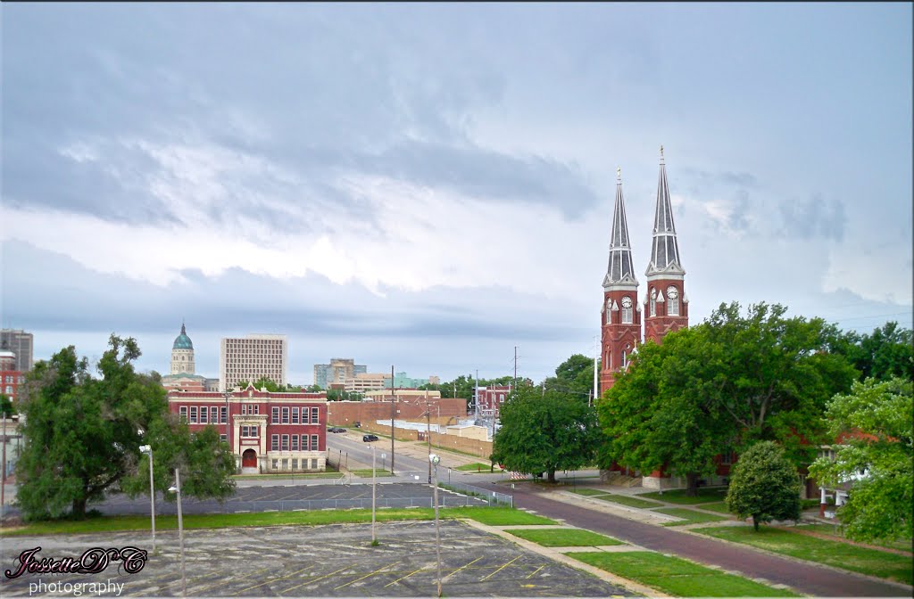 " Only who finds life can  find treasures" Paulo Coelho , Topeka, kansas,USA view from Interestate 70