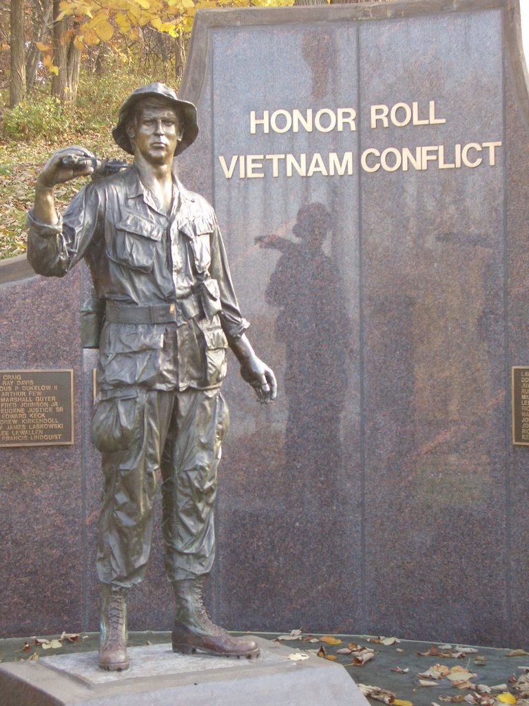 Vietnam Korean War Memorial, bronze Vietnam War US soldier, Kansas City, KS