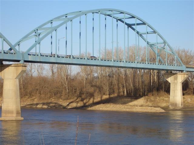 Bridge over Missouri River, looking NE from river front park, Leavenworth,KS