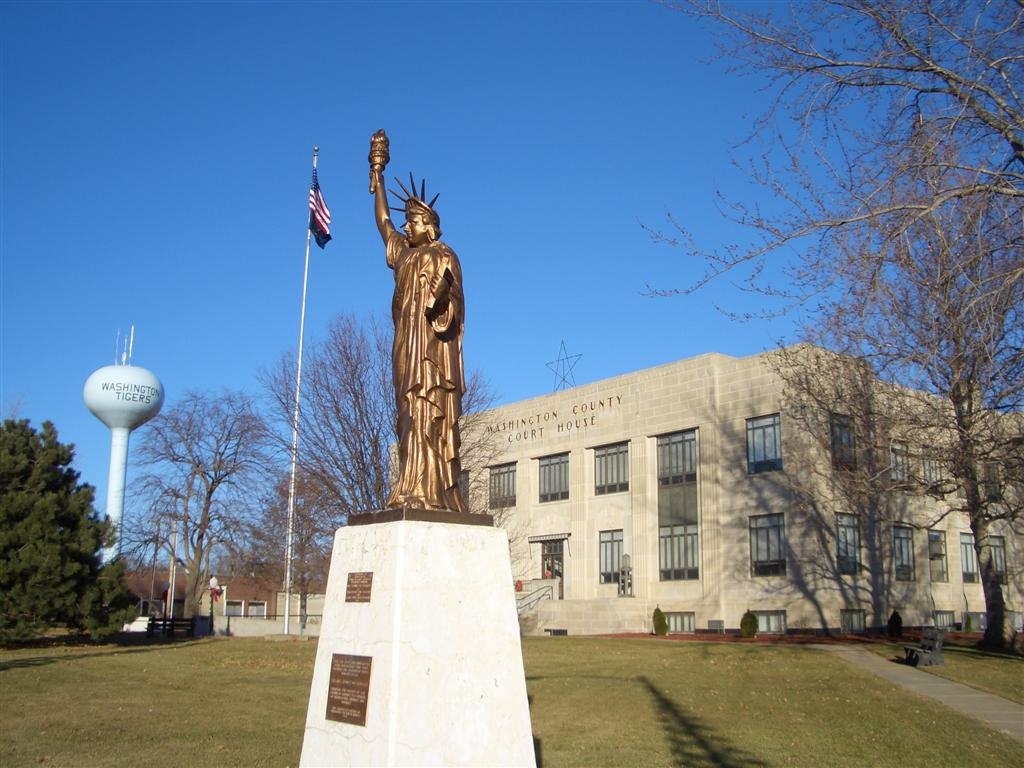 Statue of Liberty reproduction, Washington County Courthouse, Washington, KS