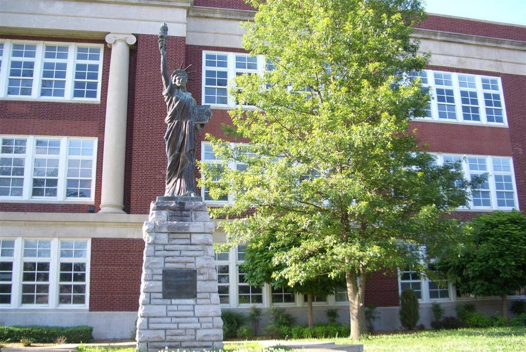 statue of liberty reproduction, Parsons, KS