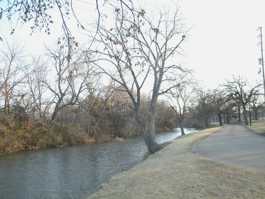 Oakdale Park, Smoky Hill River roadside