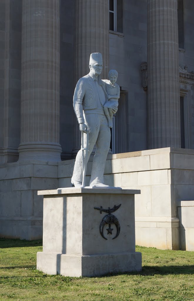 Salina, Kansas: Masonic Center