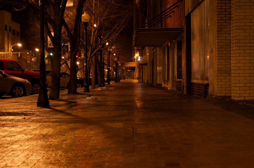 Empty sidewalk? its only 8pm!