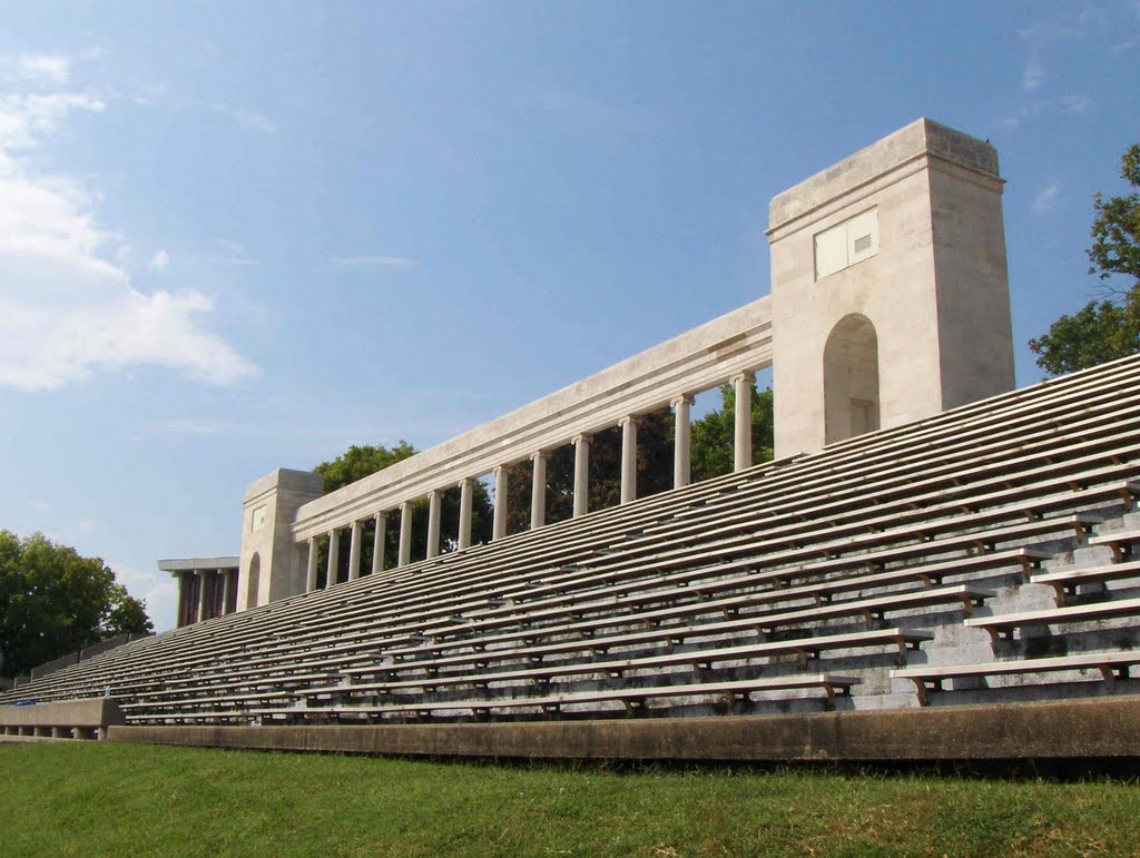 Western Kentucky University Amphitheatre and William Terry Colonnade, GLCT