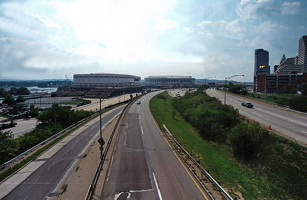 1999 River Front Stadium from Hwy