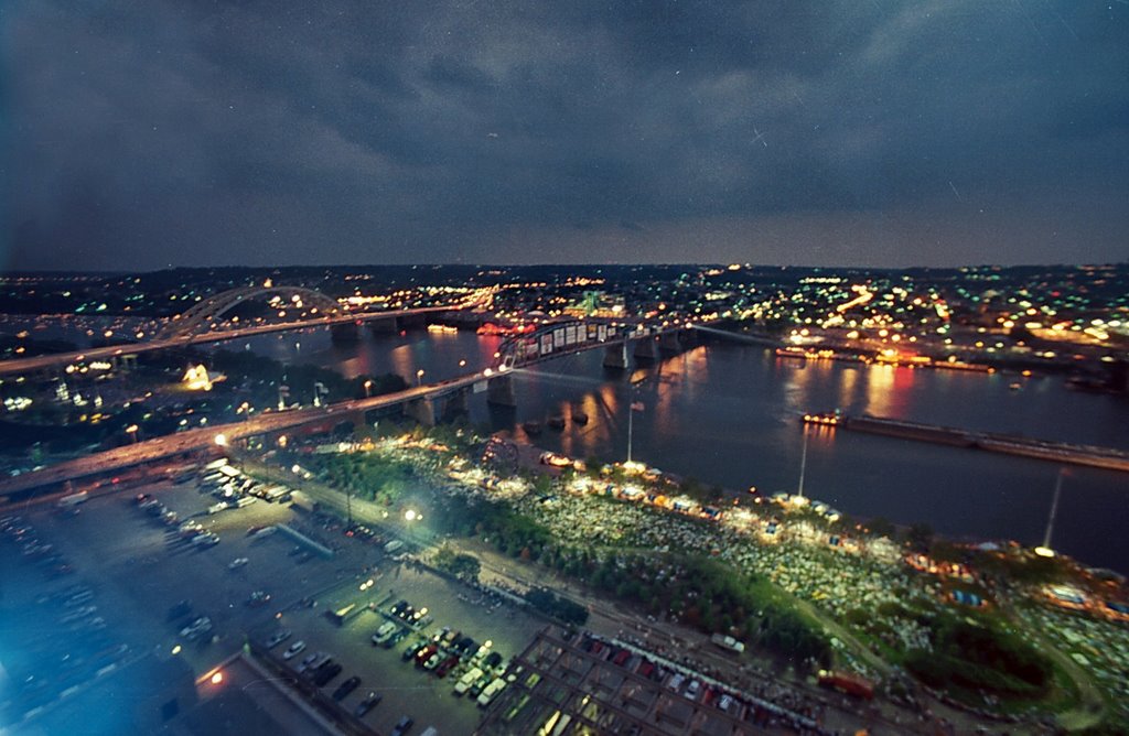 1999 Along the Ohio River during Tall Stacks