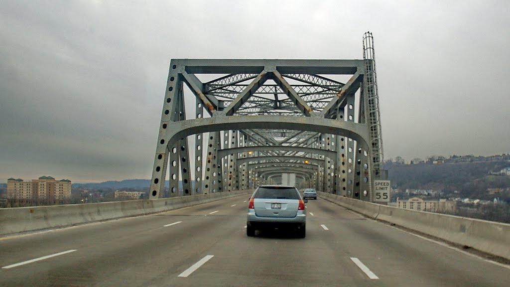 2010 I-75S enter bridge to Covington, Ky