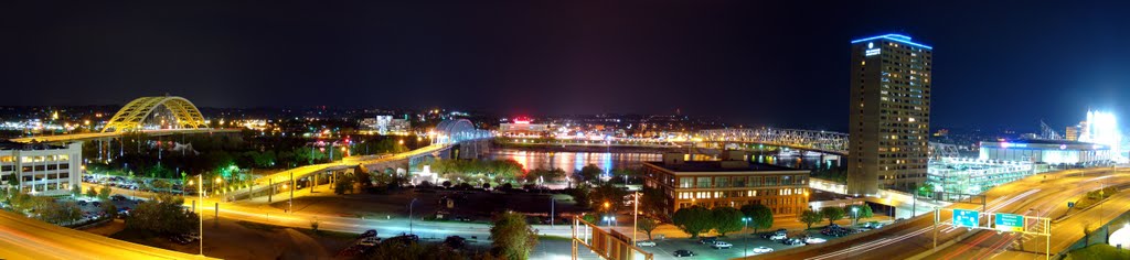 DSC05015 Panoramic SW view of Cincinnati at Night