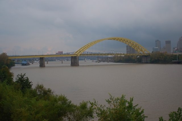 bridge across ohio river, rainy cold day