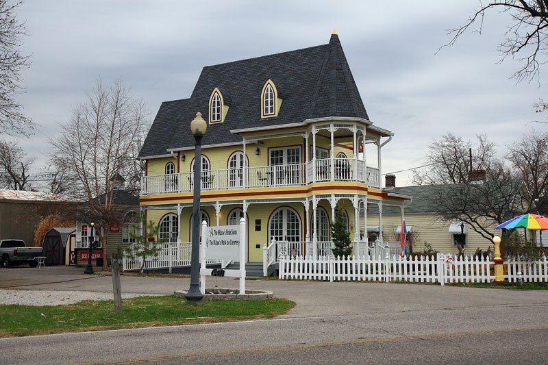 Indiana - Clarksville - The Widows Walk Icecream