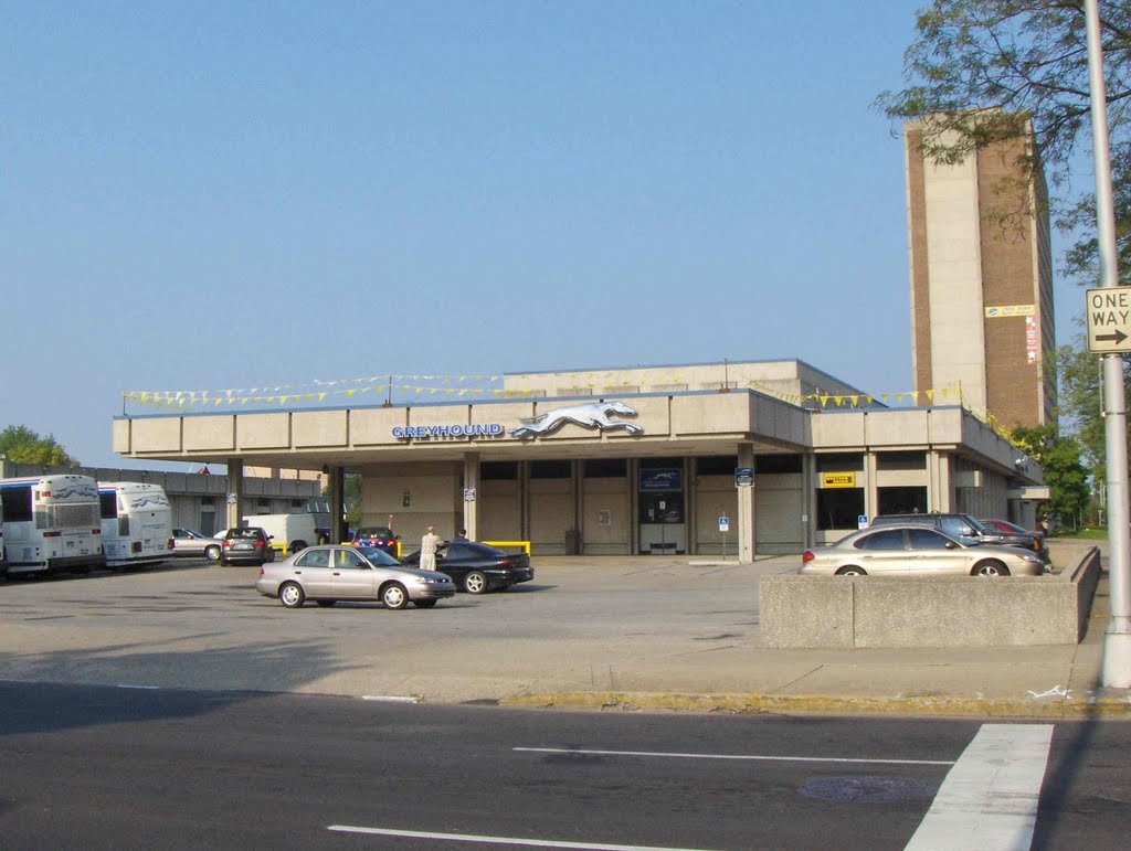 Greyhouse/Amtrak Thru-Way Station, GLCT
