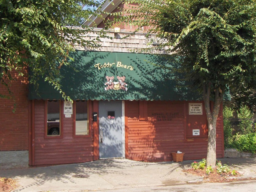 Teddy Bears Bar & Grill, GLCT