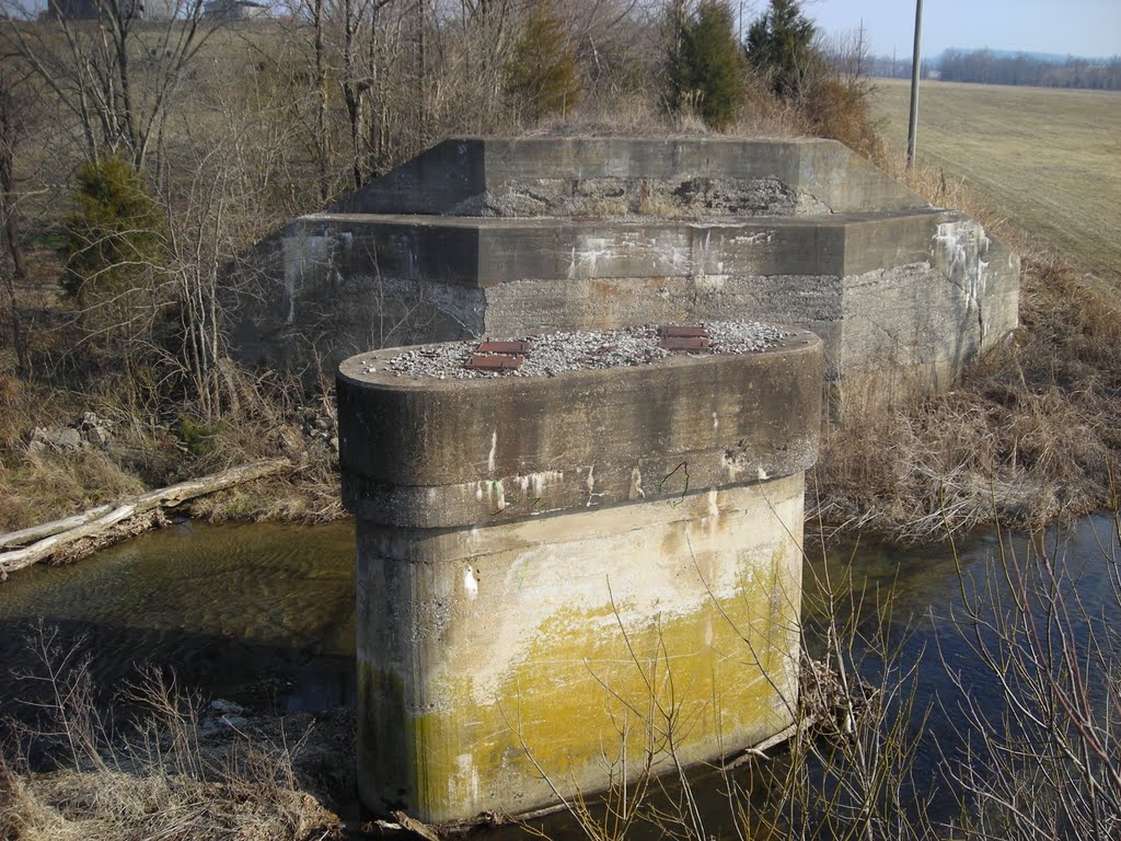 L&N railroad bridge abutments over Hardin Creek