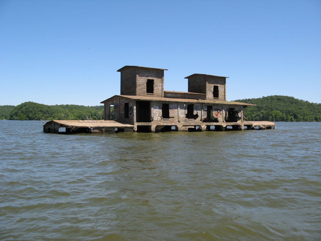 Abandoned Granery In Lake