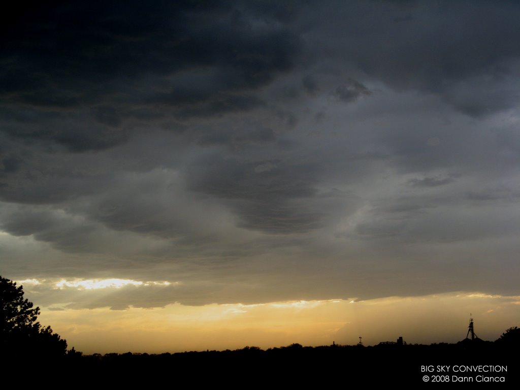 2008 - May 22nd - 01:06Z - Looking WNW - Undulations in the mid-level cloud deck.
