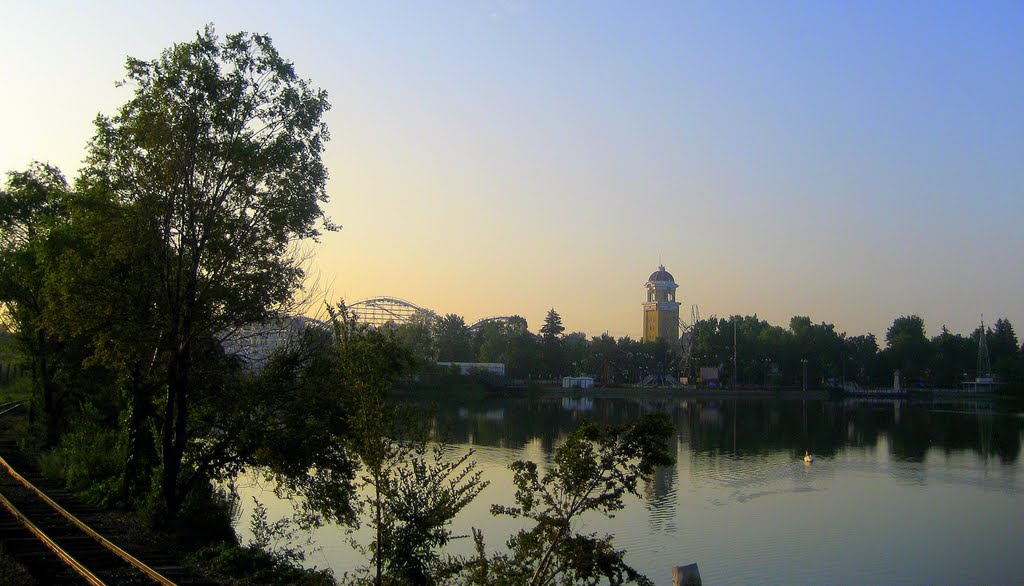 early morning at Lakeside Amusement Park