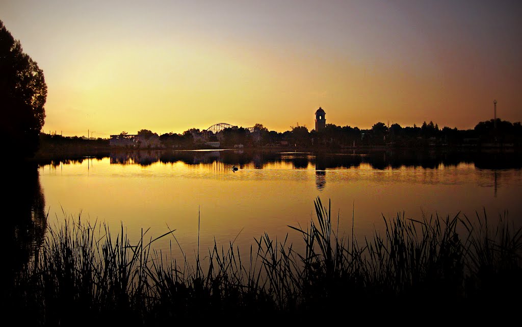 sunrise at Lakeside Amusement Park