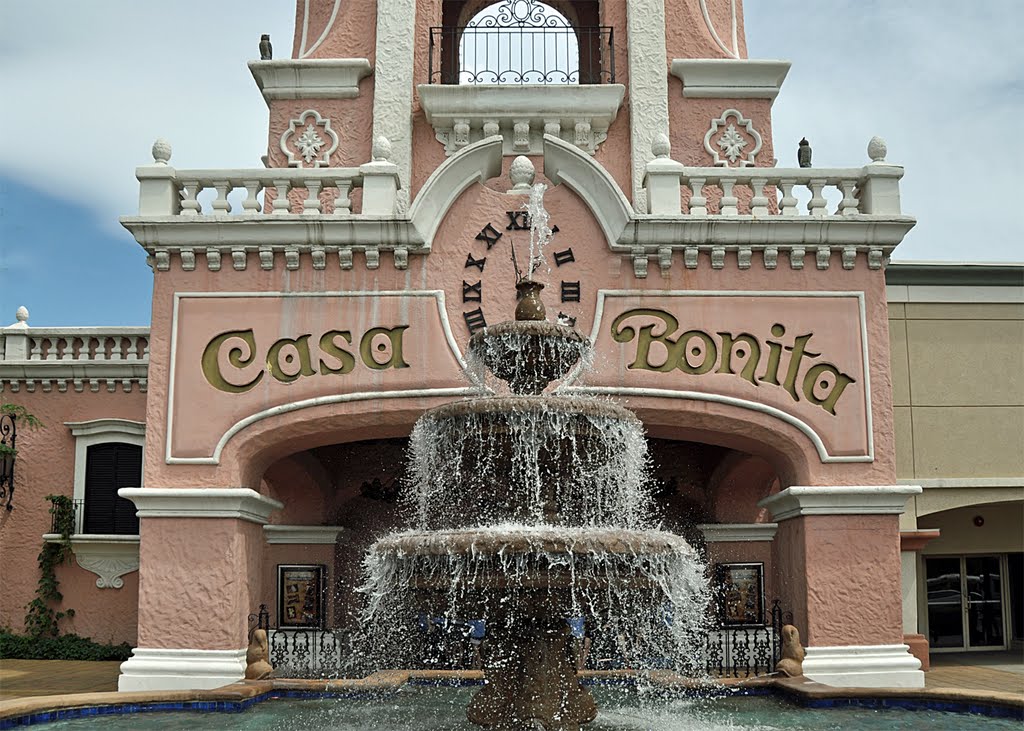 Casa Bonita fountain