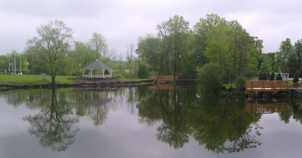 Veterans Memorial Park Pond - Behind Realty3 Carroll & Agostini - in Berlin, CT