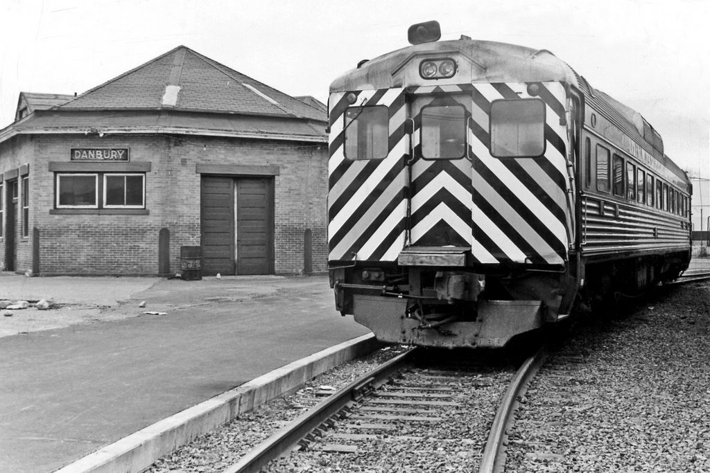 RDC at Danbury Station, New Haven RR