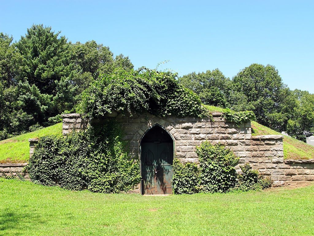 St James Catholic Cemetery - Old Winter Vault