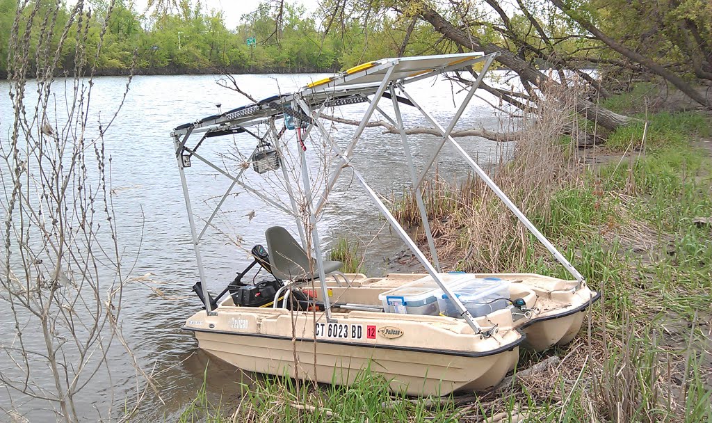 Solar boat home built by Michael Fuller