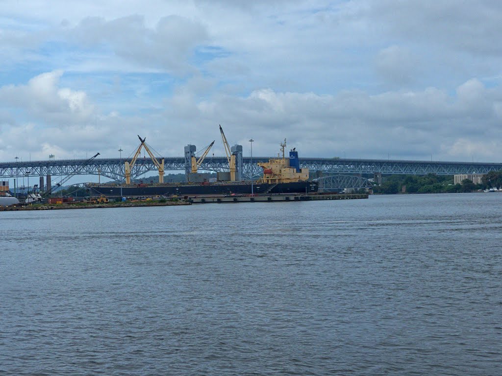 Amtraks Thames River Bridge in New London, CT