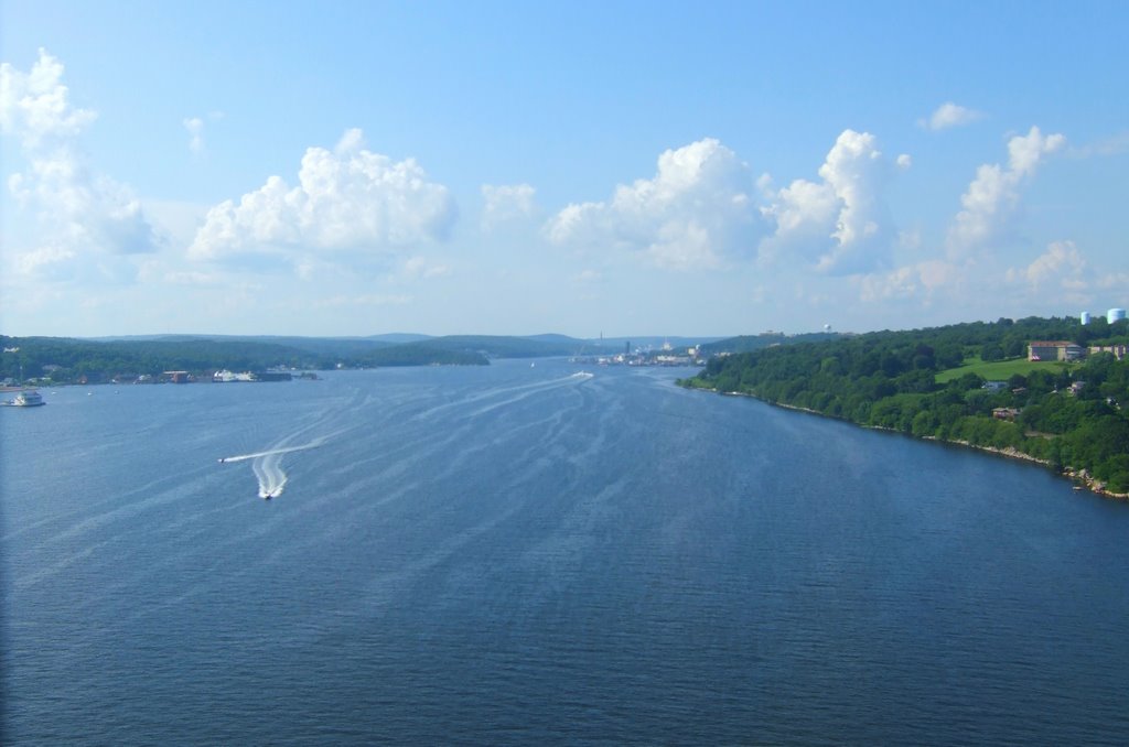 Looking north from Gold Star Bridge
