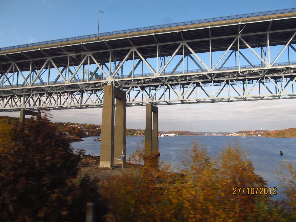 Gold Star Memorial Bridge in New London
