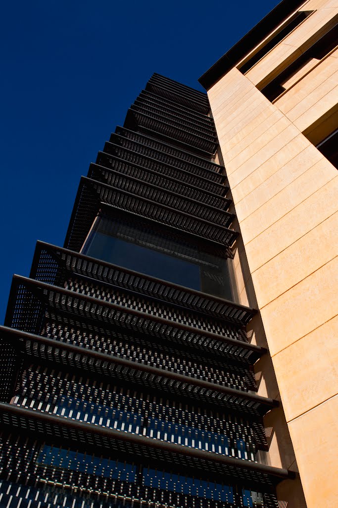 Malone Engineering Center, by Cesar Pelli, Architect