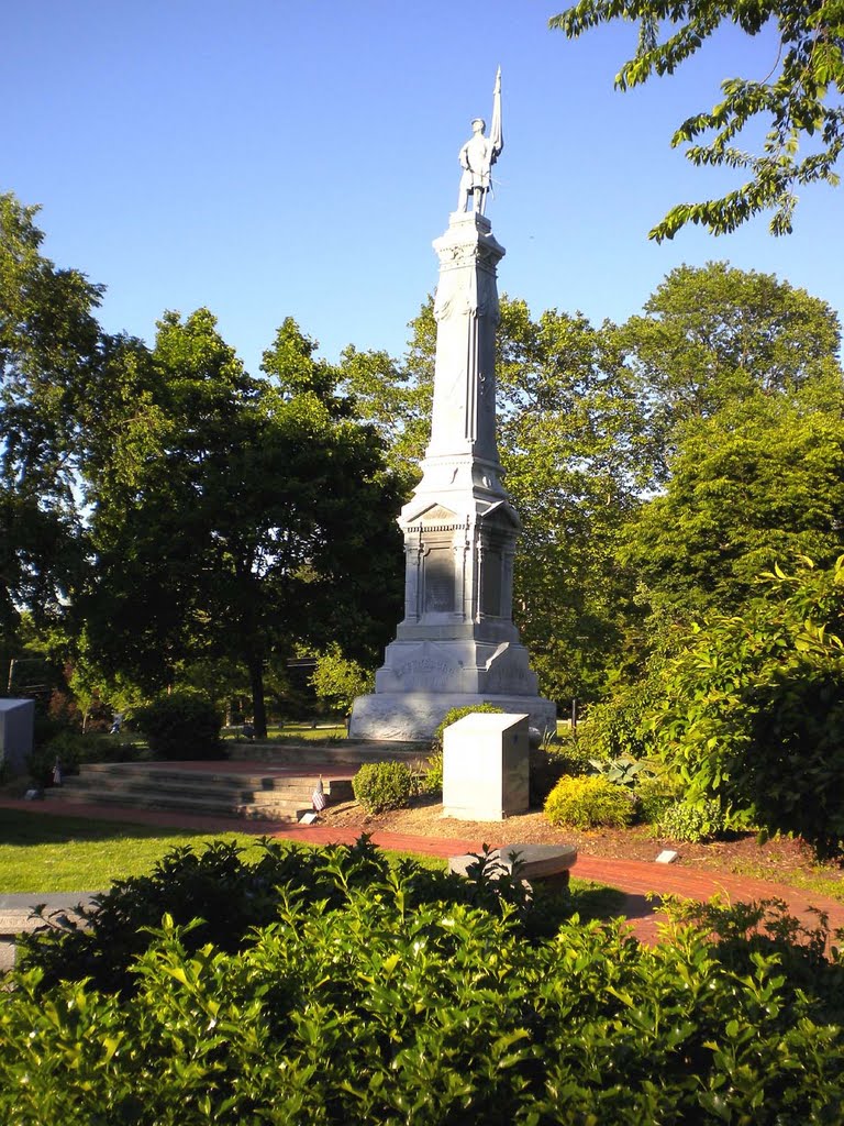 Academy Hill Historic District, Statue, Park