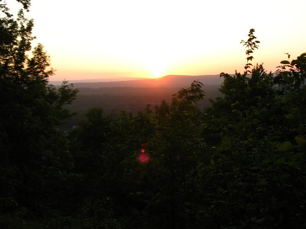 Looking NW to sunset over Ragged Mtn., from Lamentation Mtn. ridge - May 24 2010