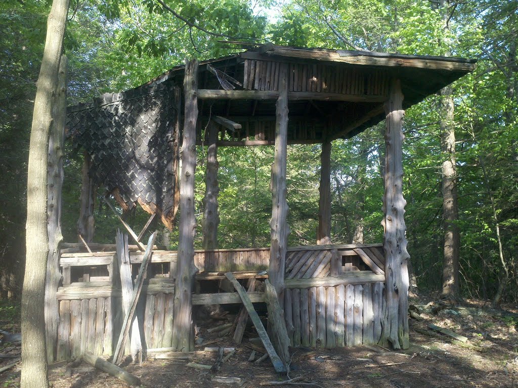 Abandoned Recreation Hut Between Metacomet Trail and Hoe Pond on Talcott Mountain, Bloomfield, CT May 27 2011