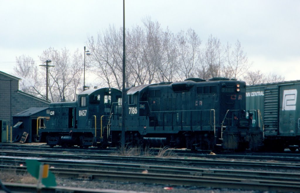 Conrail EMD SW1 No. 8457 and GP9 No. 7186 at Hartford, CT