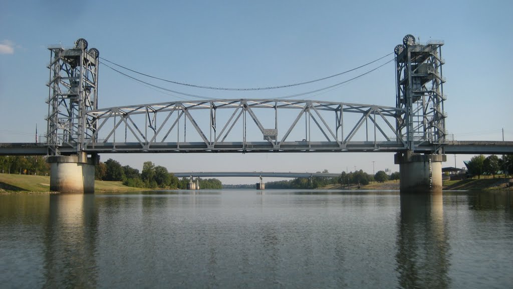 Gillis Long Bridge (Jackson Street) over Red River, Alexandria, LA