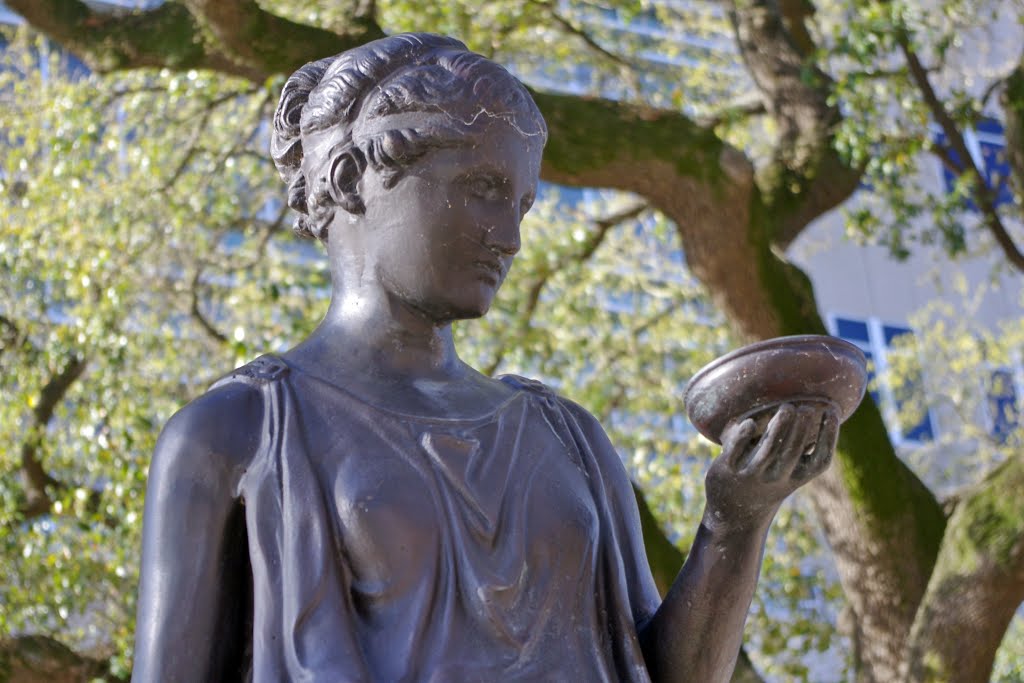 2013 03-14 Baton Rouge - north Blvd promenade statue