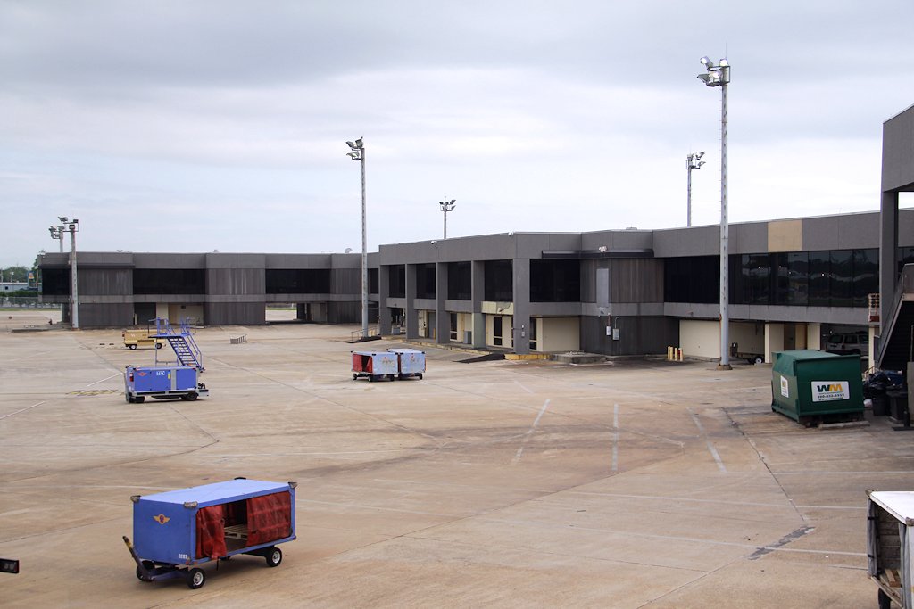MSY / Louis Armstrong New Orleans International Airport - Closed Terminal