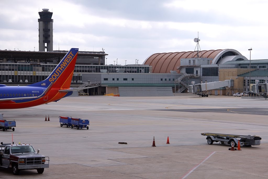 MSY / Louis Armstrong New Orleans International Airport Terminal