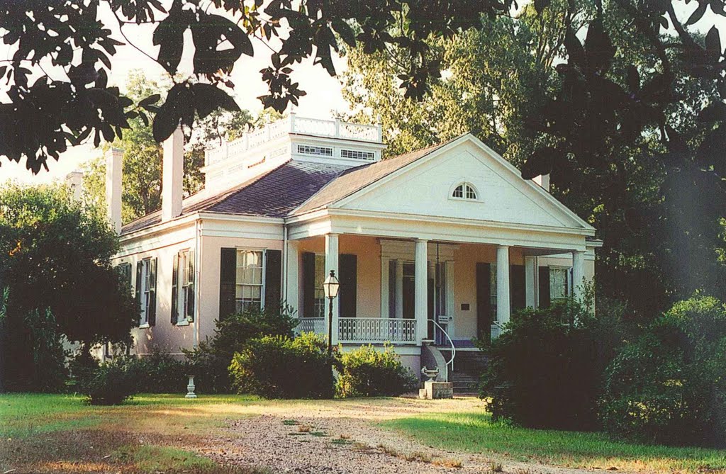 1853 "Landsowne" George Marshall mansion, Natchez Ms, scanned 35mm (8-9-2000)