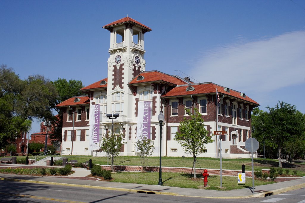 Old Lake Charles Courthouse
