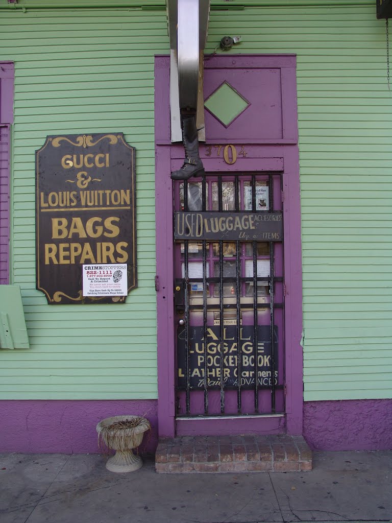 BAG LADY, 3704 Magazine St, Uptown, NOLA (12-28-2011)